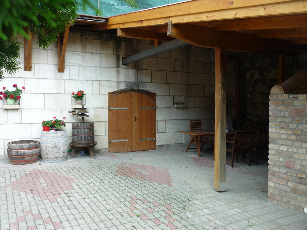 Falusi Vendégház Etyek Exterior foto