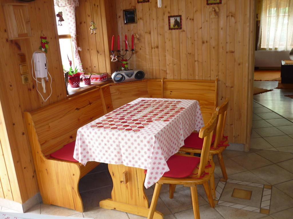 Falusi Vendégház Etyek Habitación foto