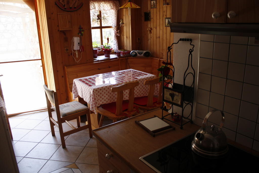 Falusi Vendégház Etyek Habitación foto